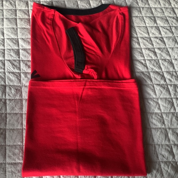 Red & Black Disney Tee size medium excellent condition - Picture 8 of 8